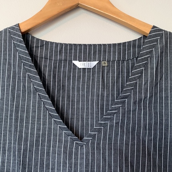 Asymmetrical hem gray and white striped top - Picture 2 of 5